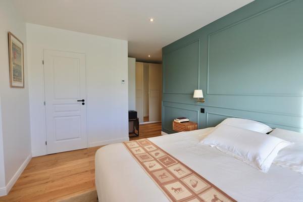 Maison
         4 pièces
        - 163 m² 749 000 € *