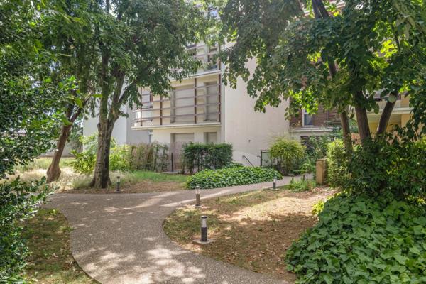 Appartement à vendre 2 pièces LYON 8EME ARRONDISSEMENT (69) dernier étage parc