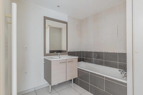 Appartement à vendre 2 pièces LYON 8EME ARRONDISSEMENT (69) dernier étage parc