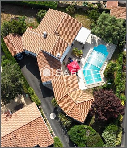 MOUILLERON-LE-CAPTIF – BELLE PROPRIÉTÉ DE 205 m² – PISCINE – 1 217 m² DE TERRAIN PAYSAGÉ