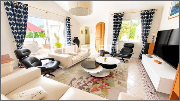 MOUILLERON-LE-CAPTIF – BELLE PROPRIÉTÉ DE 205 m² – PISCINE – 1 217 m² DE TERRAIN PAYSAGÉ