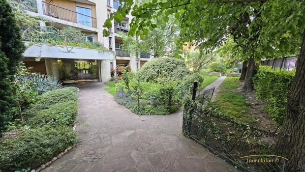 Gentilly (94250) Studio lumineux avec loggia, parking privé et cave – Gentilly RER B