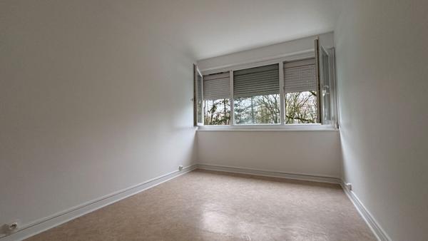 À louer ? 2 pièces vide avec balcon, parking et cave ? Ris-Orangis