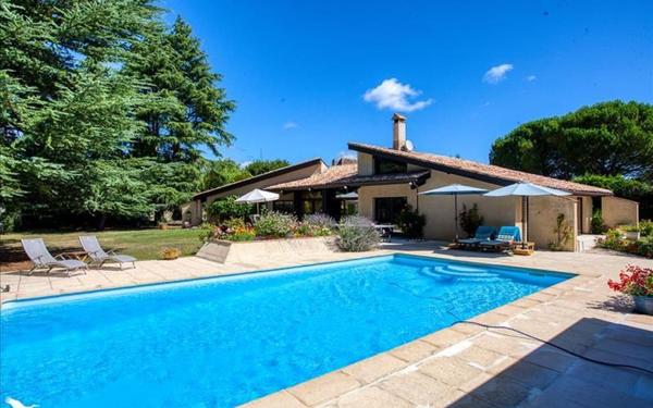 Maison à vendre    7 pièces • 300 m2 Mussidan