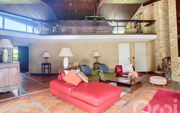 Maison à vendre    7 pièces • 300 m2 Mussidan