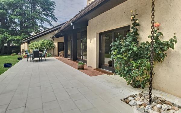 Maison à vendre    7 pièces • 300 m2 Mussidan