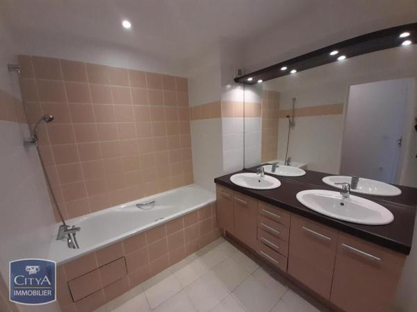 Appartement à louer 4 pièces 113.78m²