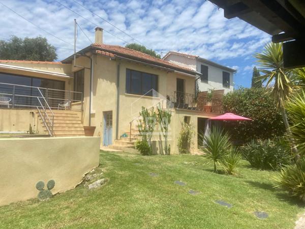 Golfe Juan colline vue mer