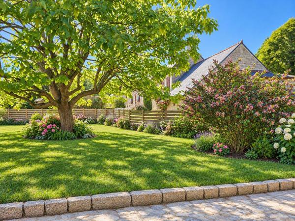 LONGÈRE DE CHARME DE 132 M² - 4 CHAMBRES + STUDIO INDÉPENDANT POSSIBLE - TERRAIN CLOS ET ARBORÉ DE 918 M² - GARAGE