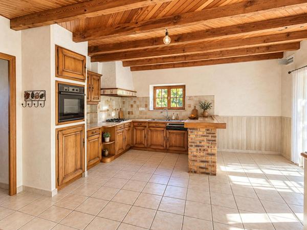 LONGÈRE DE CHARME DE 132 M² - 4 CHAMBRES + STUDIO INDÉPENDANT POSSIBLE - TERRAIN CLOS ET ARBORÉ DE 918 M² - GARAGE