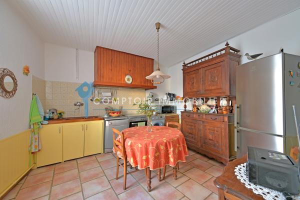 Maison de village
                                                                                                                                                                                                                                                                                                                        6 pièce(s)                                                                                                                                                                                                          4 chambre(s)                                                                                                                                                                                                          140  m²