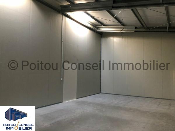 STOCKAGE DE 235m2 SECTEUR LA CRECHE
