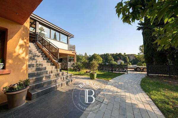Les Pennes-Mirabeau, Villa 7 Chambres -  334 m² à vendre