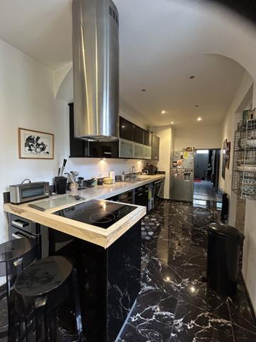 Maison - 10 pièces - 270 m²