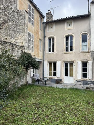 Maison - 10 pièces - 270 m²