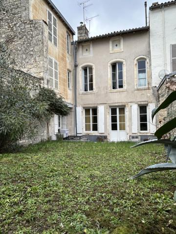 Maison - 10 pièces - 270 m²