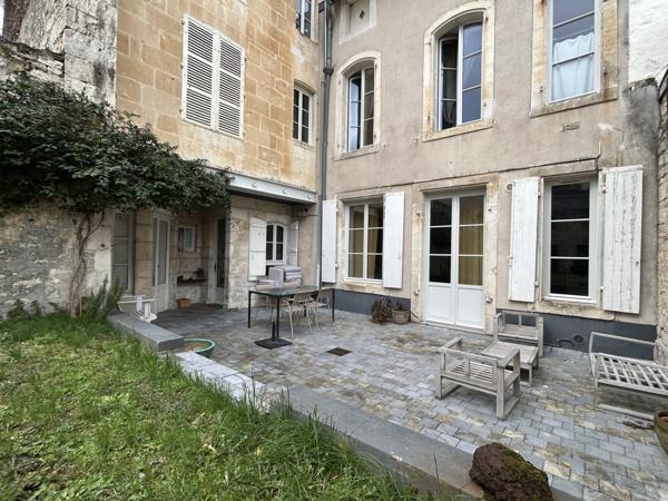 Maison - 10 pièces - 270 m²