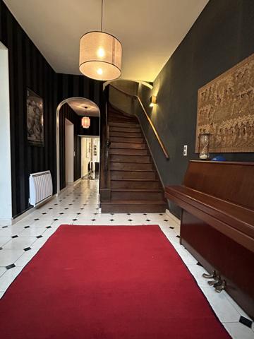 Maison - 10 pièces - 270 m²