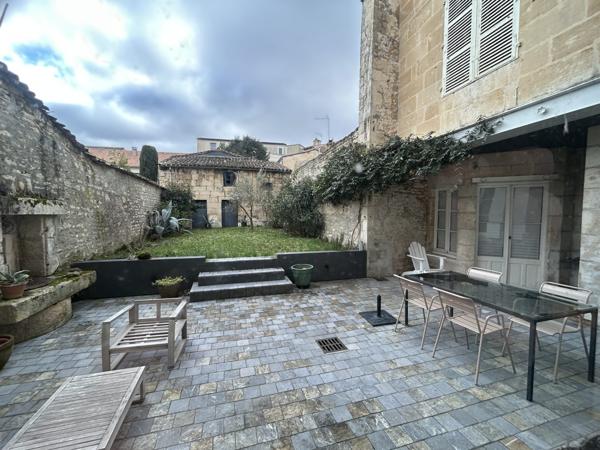 Maison - 10 pièces - 270 m²