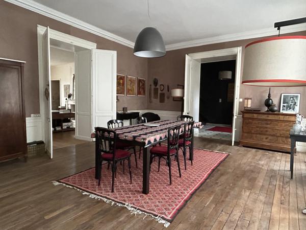 Maison - 10 pièces - 270 m²