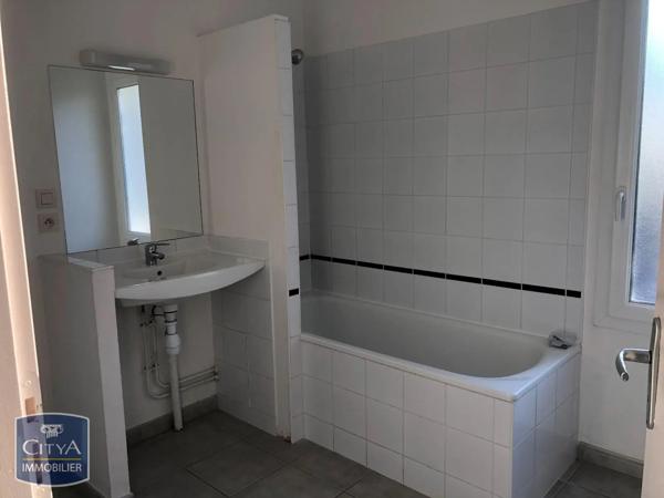Maison à louer 4 pièces 94.11m² Saint-Vivien (17220)