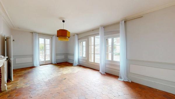 Location                                                      Maison
                        
                     5 pièces                      118 m2                     à Chartres