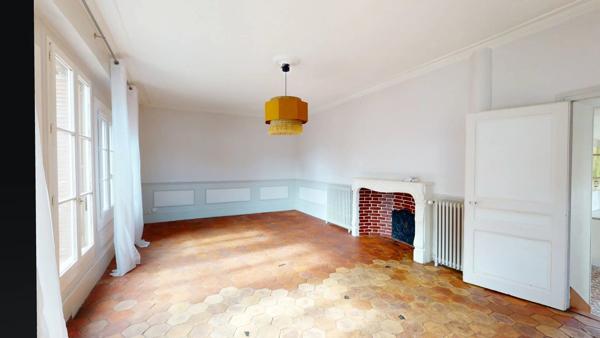 Location                                                      Maison
                        
                     5 pièces                      118 m2                     à Chartres