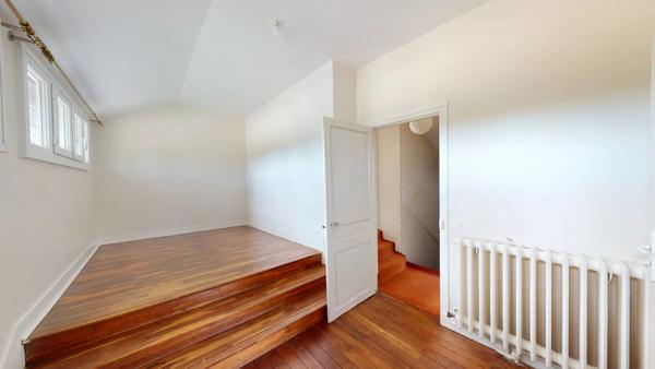 Location                                                      Maison
                        
                     5 pièces                      118 m2                     à Chartres