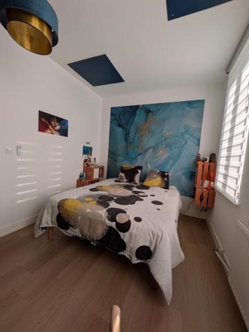 Maison atypique en semi plein pied et semi individuelle avec yourte