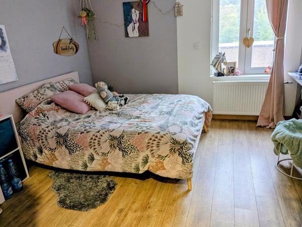 Maison atypique en semi plein pied et semi individuelle avec yourte