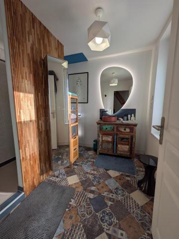 Maison atypique en semi plein pied et semi individuelle avec yourte