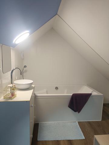 Maison atypique en semi plein pied et semi individuelle avec yourte