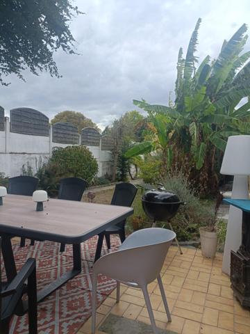 Maison atypique en semi plein pied et semi individuelle avec yourte