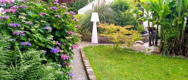 Maison atypique en semi plein pied et semi individuelle avec yourte