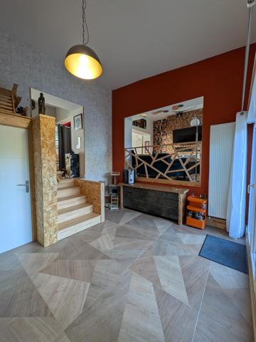 Maison atypique en semi plein pied et semi individuelle avec yourte