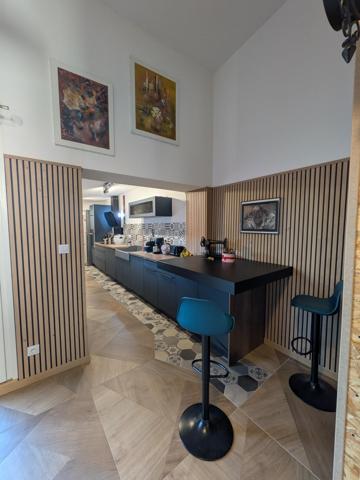 Maison atypique en semi plein pied et semi individuelle avec yourte