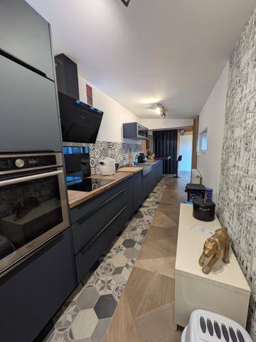 Maison atypique en semi plein pied et semi individuelle avec yourte