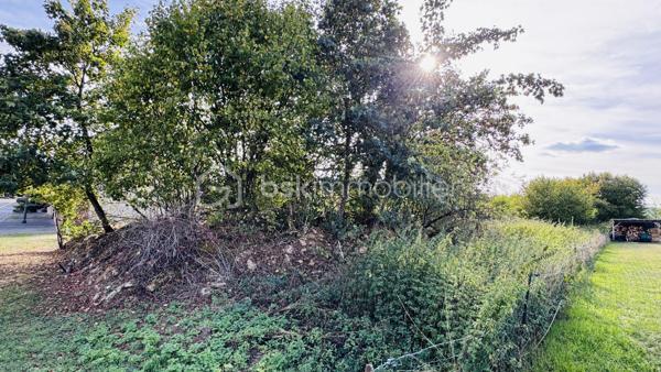 🏘️Découvrez ce terrain de 814 m² sur la commune de TERRON LES VENDRESSE🏘️

Après un entretien sur cette parcelle, il sera possible d'y construire une maison d'habitation de:
16 mètres de façade

👉🏿Les raccordements sont au bord du terrain.
👉🏿L'assainissement a prévoir est individuel dans ce beau village