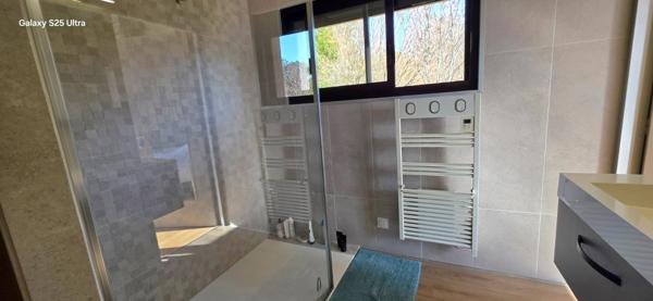 Maison individuelle 5 chambres, avec piscine, sur un terrain de 2791 m²