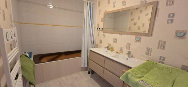 Maison individuelle 5 chambres, avec piscine, sur un terrain de 2791 m²