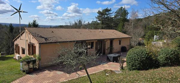 Maison individuelle 5 chambres, avec piscine, sur un terrain de 2791 m²