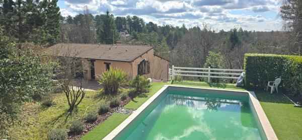 Maison individuelle 5 chambres, avec piscine, sur un terrain de 2791 m²