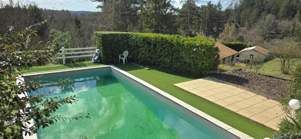 Maison individuelle 5 chambres, avec piscine, sur un terrain de 2791 m²