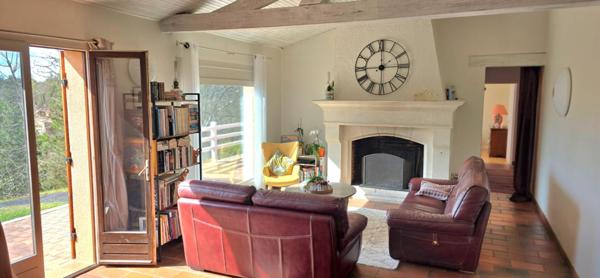 Maison individuelle 5 chambres, avec piscine, sur un terrain de 2791 m²