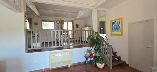 Maison individuelle 5 chambres, avec piscine, sur un terrain de 2791 m²