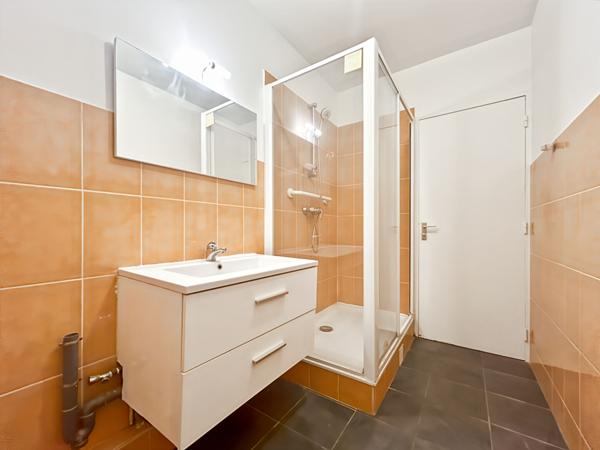 Appartement 3 pièces avec balcon - rue de Silly