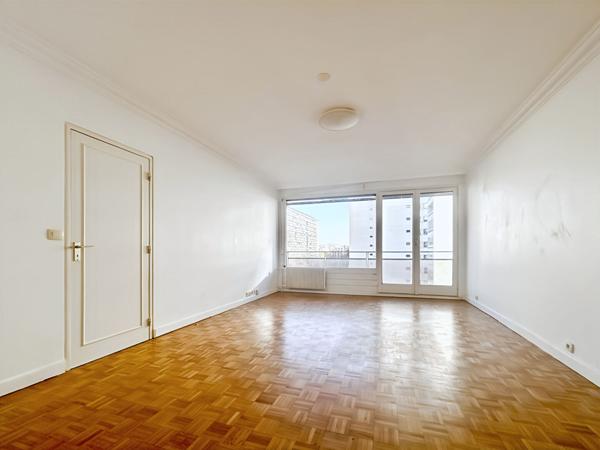 Appartement 3 pièces avec balcon - rue de Silly