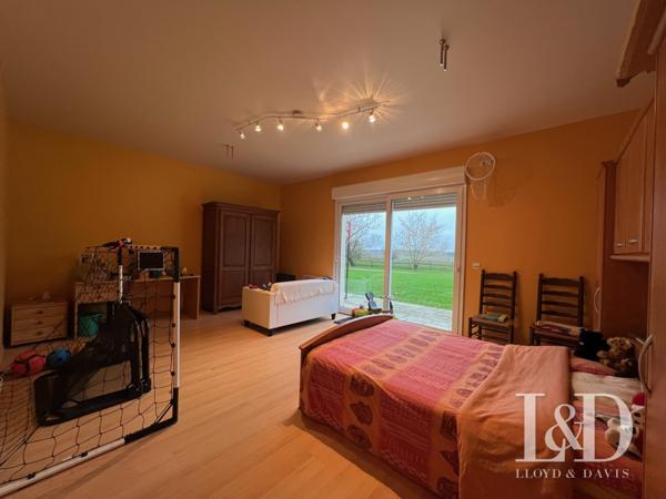 Maison de standing de plain pied et équipements équestres