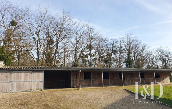 Maison de standing de plain pied et équipements équestres