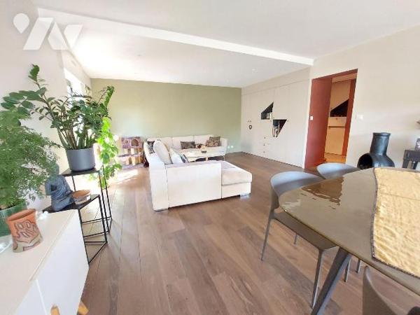 A VENDRE - RENNES (35)  T4 de 98 m² + grand garage + cave + terrasse SUD.
Dans une résidence d...